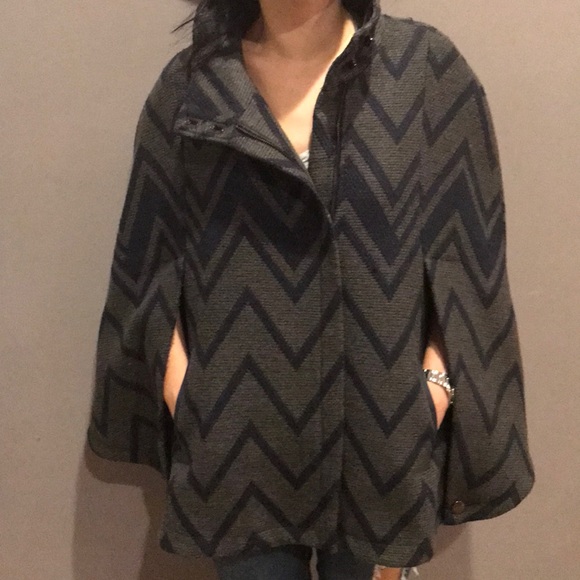 Rare Woven Chevron Cape! - Picture 4 of 6